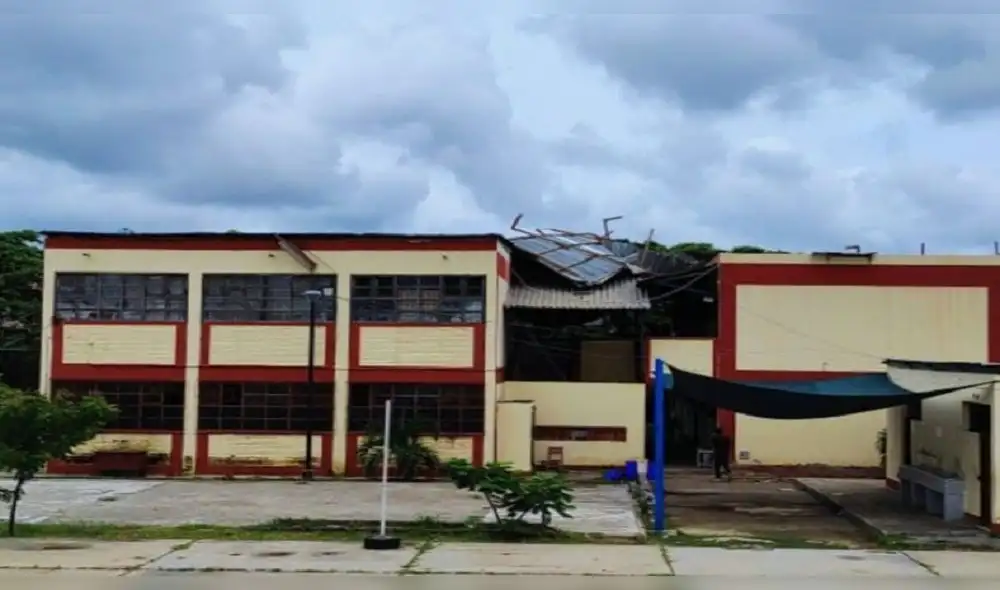 Techo de colegio se cae a consecuencia de los vientos. Foto: Diario La Hechicera - Video: Diario La Hechicera Techo de colegio se cae a consecuencia de los vientos. Foto: Diario La Hechicera - Video: Diario La Hechicera