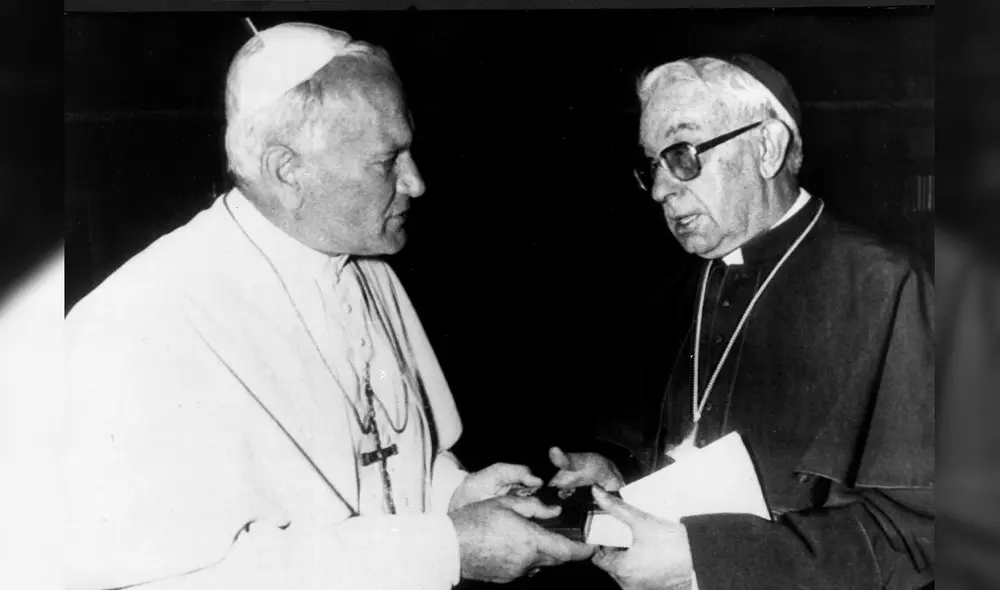 El cura Cesáreo Garabáin recibió un reconocimiento por parte del papa Juan Pablo II. Foto: Agencia EFE