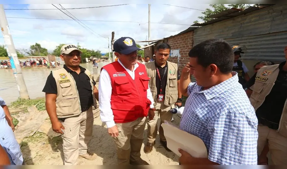Ministro recorre zonas afectadas por las intensas lluvias. Foto: Ministerio de Defensa
