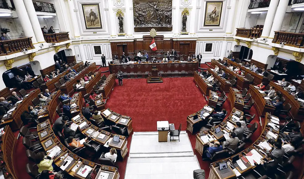 Sesiones. Pleno comenzó la tarde de ayer y se prolonga hoy, con diversas iniciativas a debatir y votar, algunas controvertidas, entre diversos temas. Foto: Antonio Melgarejo/La República