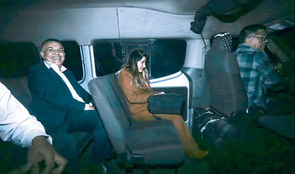 Apelará. Daniel Urresti es llevado, enmarrocado, a la carceleta judicial. El INPE decidirá en qué penal cumplirá su detención. Foto: Gerardo Marín/La República Apelará. Daniel Urresti es llevado, enmarrocado, a la carceleta judicial. El INPE decidirá en qué penal cumplirá su detención. Foto: Gerardo Marín/La República