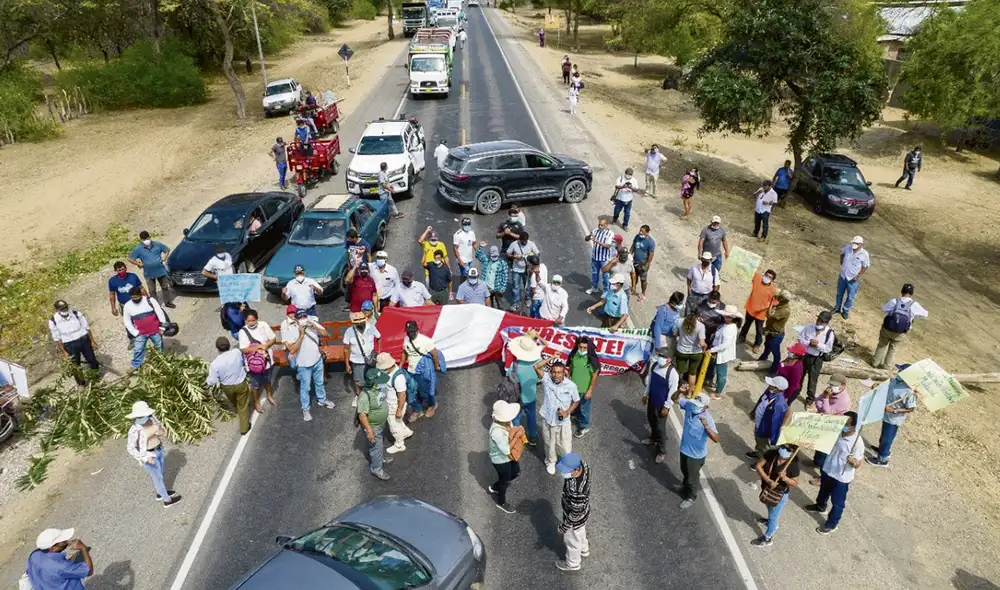 Protesta. Al descontento popular se han sumado los alcaldes distritales y provinciales. Exigen más atención del Gobierno. Foto: difusión