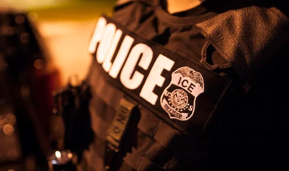 Hombre fue acusado de escupirle a dos policías durante un arresto en mayo de 2022. Foto:  Servicio de Inmigración y Control de Aduanas de EE. UU. (ICE)