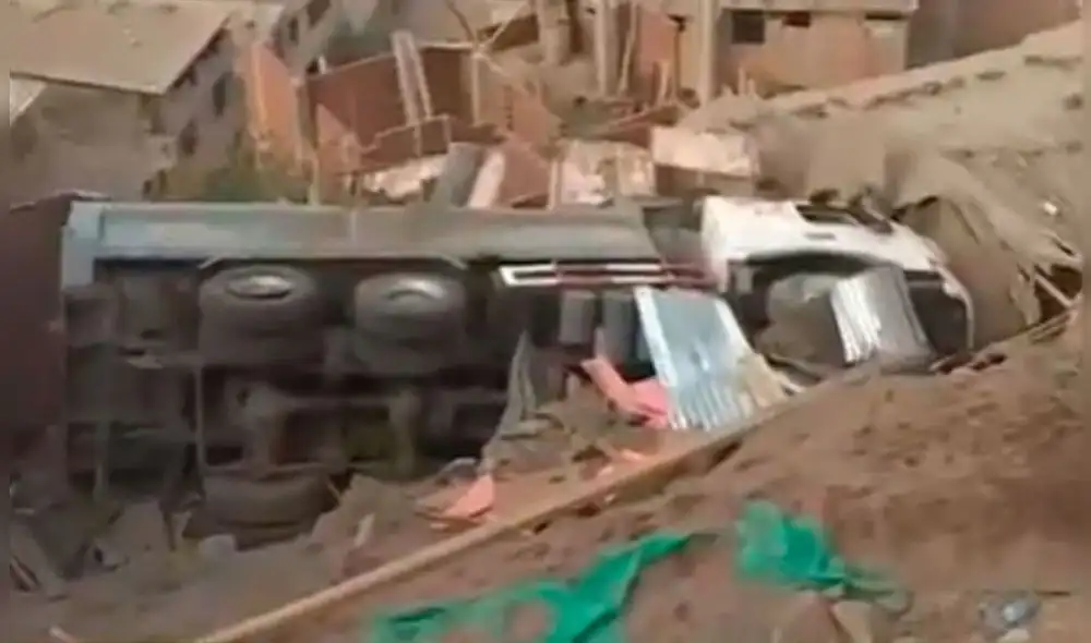 El camión prestaba servicios para Sedapal. Foto: captura de América TV