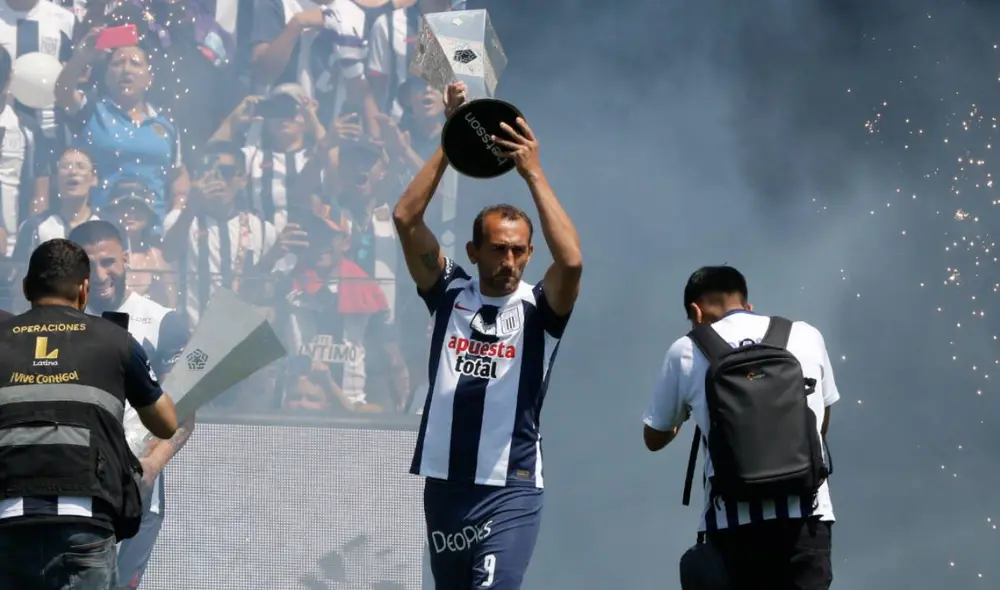Hernán Barcos disputa su tercera temporada vistiendo los colores de Alianza Lima. Foto: Luis Jiménez/La República Hernán Barcos disputa su tercera temporada vistiendo los colores de Alianza Lima. Foto: Luis Jiménez/La República