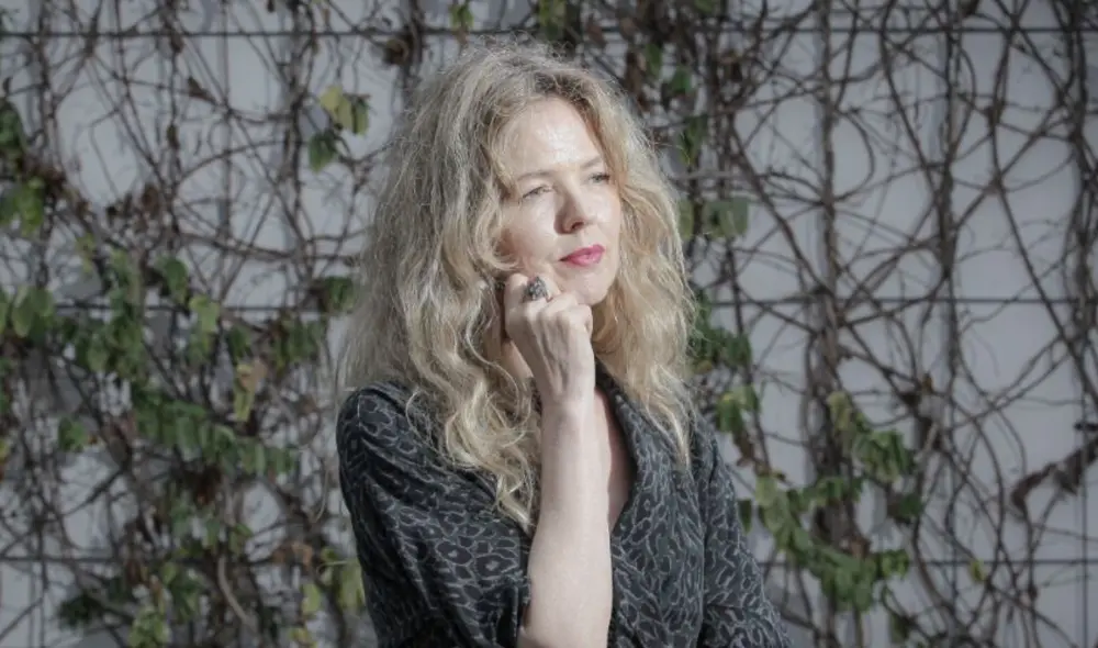 Su otra pasión. Christina Rosenvinge afirma que ella se convirtió en cantante gracias a la literatura. Foto: John Reyes / La República Su otra pasión. Christina Rosenvinge afirma que ella se convirtió en cantante gracias a la literatura. Foto: John Reyes / La República