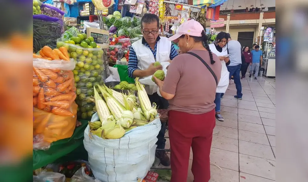 Precio de los productos de la canasta básica. Foto: Wilder Pari/La República Precio de los productos de la canasta básica. Foto: Wilder Pari/La República