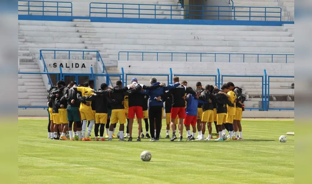 Jugadores invitaron a su hinchada para que acudan al estadio a alentarlos. Foto: Kleber Sánchez / La República