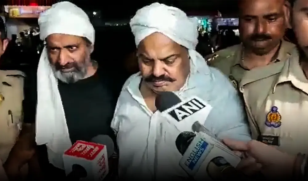 Atiq Ahmed, expolítico condenado por secuestro, fue asesinado en un tiroteo en India. Foto: difusión. Video: AFP