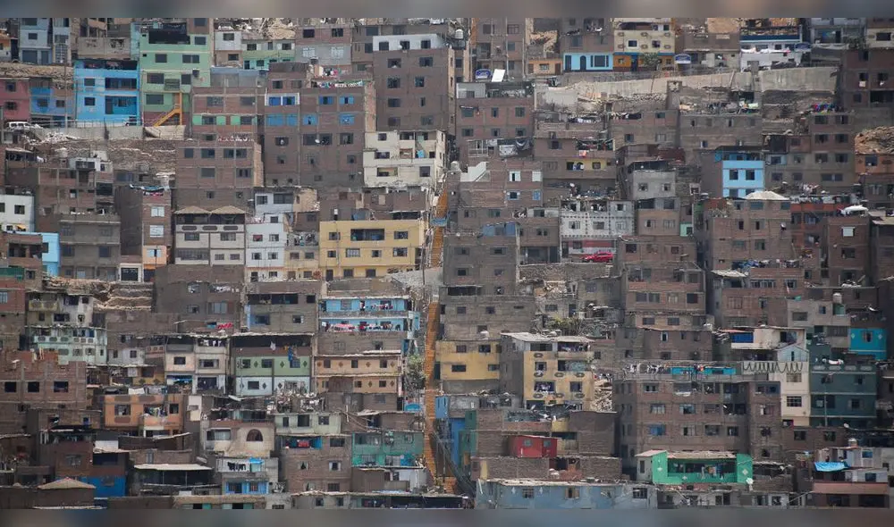 Las recientes crisis han mostrado las dramáticas consecuencias de la construcción informal de viviendas: pérdida del patrimonio familiar y de vidas. Foto: Antonio Melgarejo/LR Las recientes crisis han mostrado las dramáticas consecuencias de la construcción informal de viviendas: pérdida del patrimonio familiar y de vidas. Foto: Antonio Melgarejo/LR