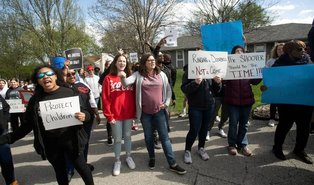 En Estados Unidos, ciudadanos exigen justicia por el joven Ralph Yarl. Foto: The Kansas City Star