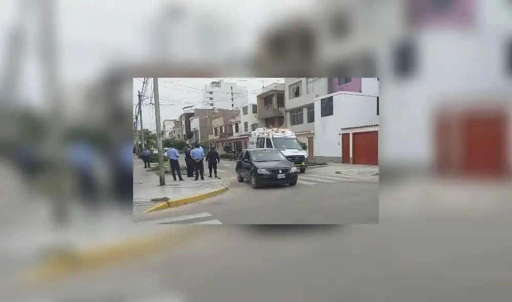 Ambulancia de Samu traslado a joven mujer a una clínica local. Foto: Facebook/ Eduardo Goicochea Ambulancia de Samu traslado a joven mujer a una clínica local. Foto: Facebook/ Eduardo Goicochea