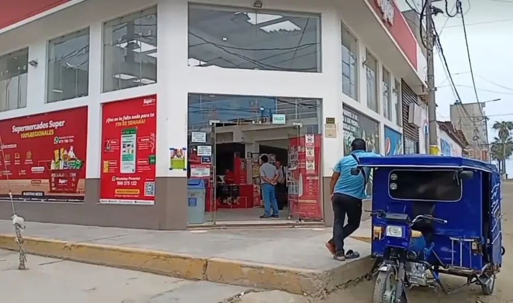 Trabajadores del supermercado fueron encerrados en el almacén del local por los asaltantes. Foto: captura de video/ABCNorte/Facebook Trabajadores del supermercado fueron encerrados en el almacén del local por los asaltantes. Foto: captura de video/ABCNorte/Facebook