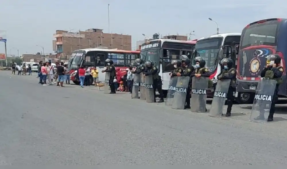 Empresas de transporte se suman a paro para pedir presupuesto al Ejecutivo. Foto:  Noticias Piura 3.0