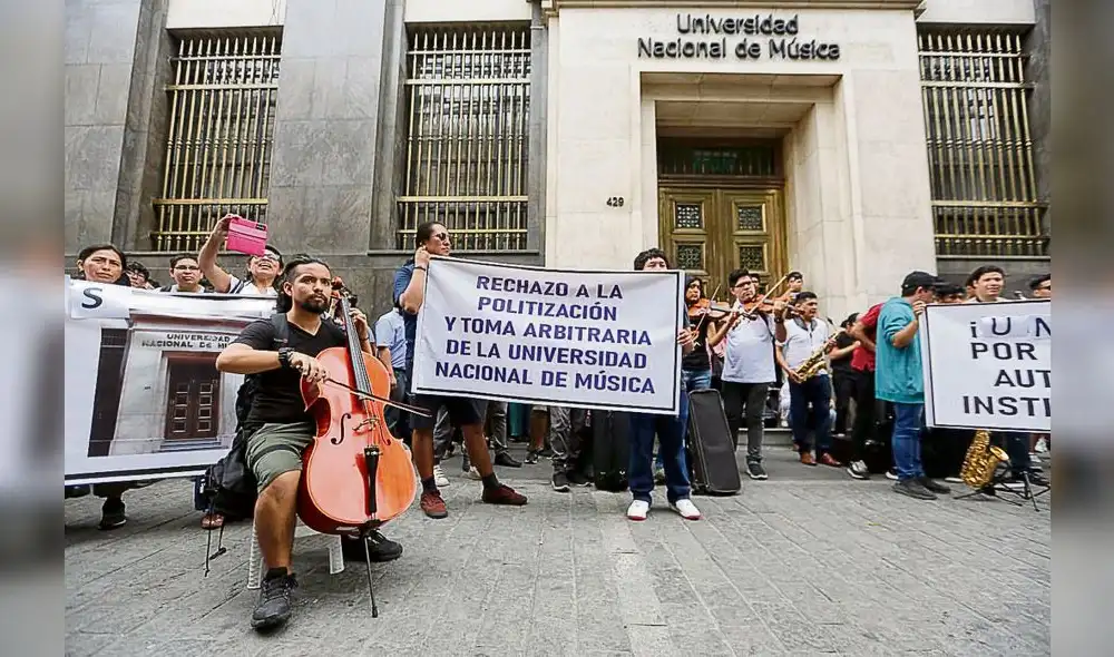 Plantón. Docentes y alumnos cuestionan cambios en UNM. Foto: Antonio Melgarejo/La República