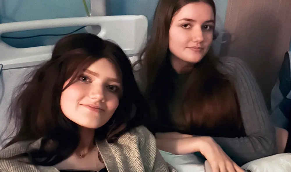 Gemelas de 16 años comparten síntomas de cáncer, pero solo una está enferma. Foto: Dayli Mail