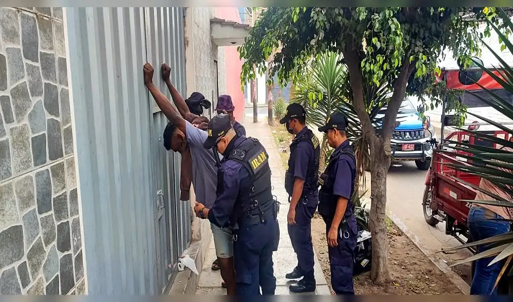 Lucha. Serenazgo es una fuerza auxiliar de apoyo a la polícia. Lucha. Serenazgo es una fuerza auxiliar de apoyo a la polícia.