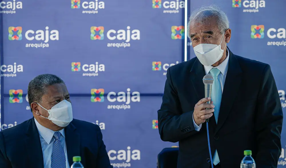 Entrega. Caja Arequipa entregó planta de oxígeno. Foto: Rodrigo Talavera/ La República Entrega. Caja Arequipa entregó planta de oxígeno. Foto: Rodrigo Talavera/ La República