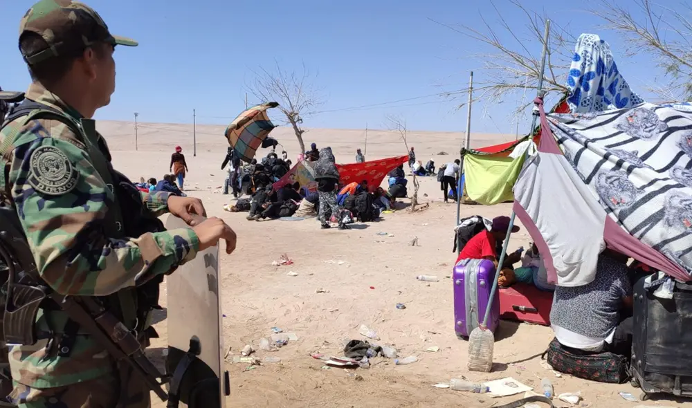 A diario. Extranjeros buscan ingresar a Perú desde Chile. Foto: La República