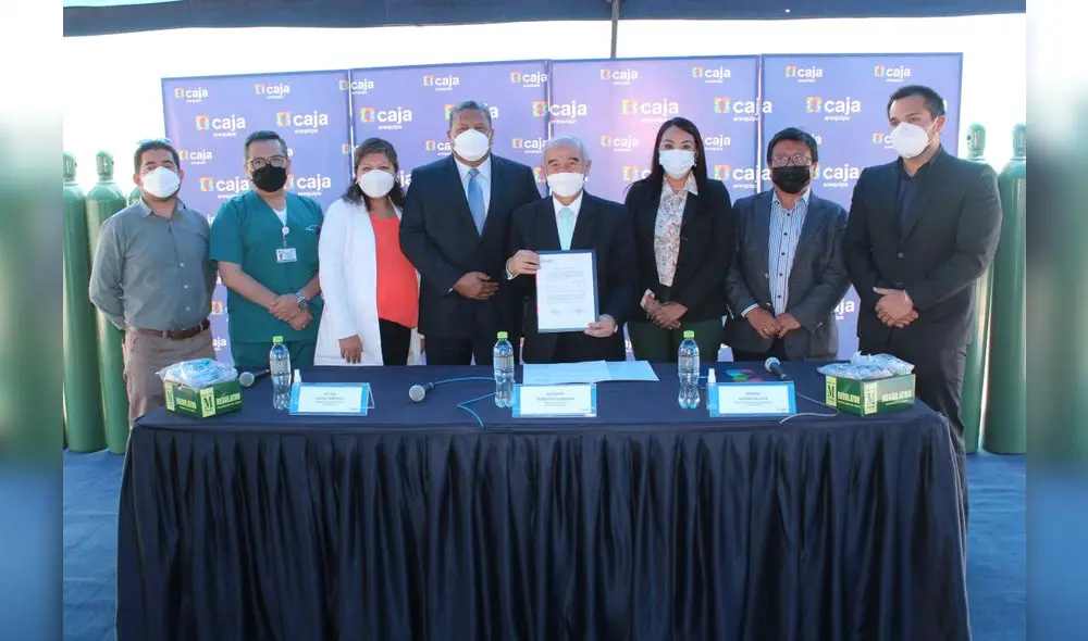 Caja Arequipa también entregó 150 balones de oxígeno. Foto: difusión