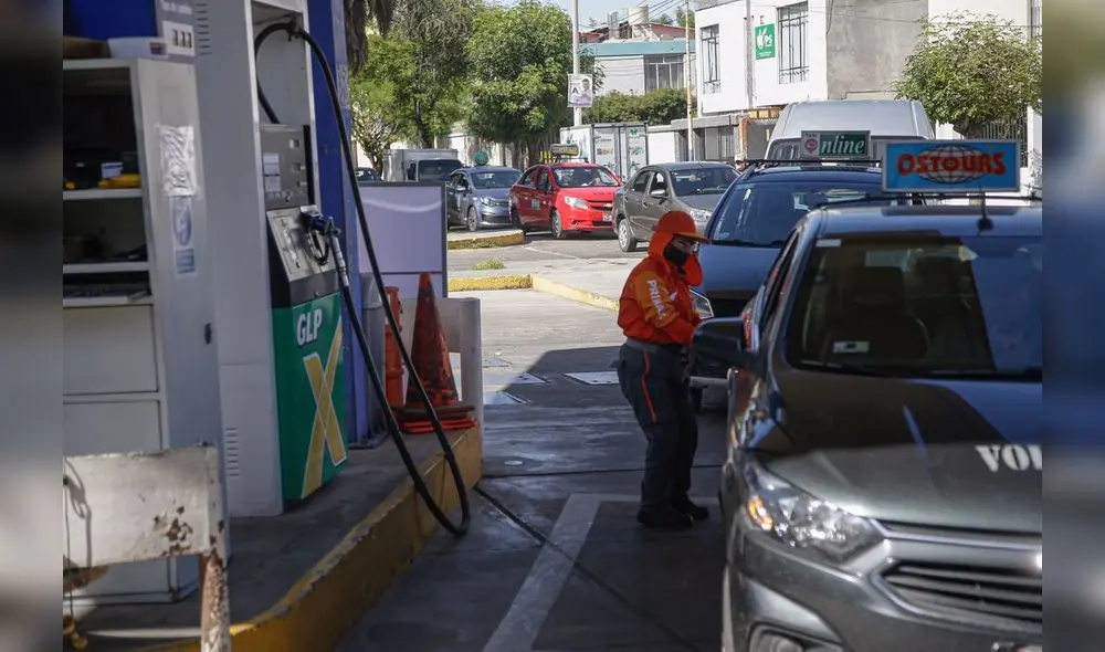 Intentan asaltar y quemar un grifo del cercado. Foto: La República/archivo Intentan asaltar y quemar un grifo del cercado. Foto: La República/archivo