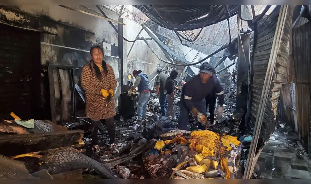 Sin nada. Afectados retiraron sus bienes que fueron afectados por el fuego. Foto: La República