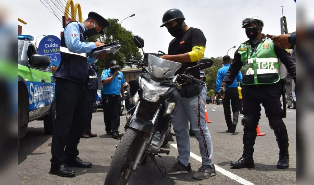 El SOAT es un documento obligatorio que debe tener un conductor de moto lineal. Foto: Andina