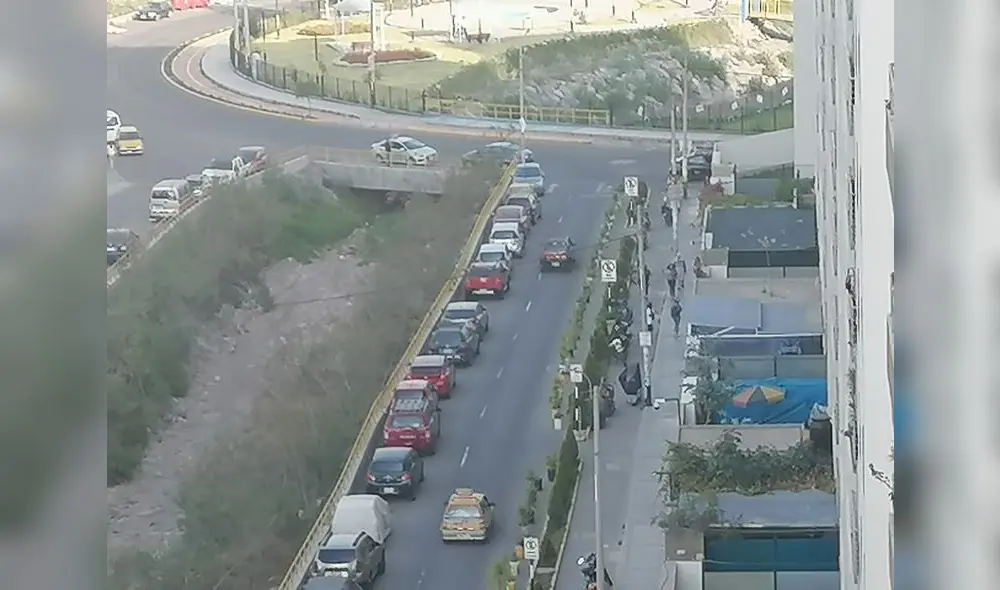 Parte baja de Miraflores. Delincuentes llegaron en la noche y quemaron dos motos. Los dueños eran venezolanos. Foto: La República. Parte baja de Miraflores. Delincuentes llegaron en la noche y quemaron dos motos. Los dueños eran venezolanos. Foto: La República.