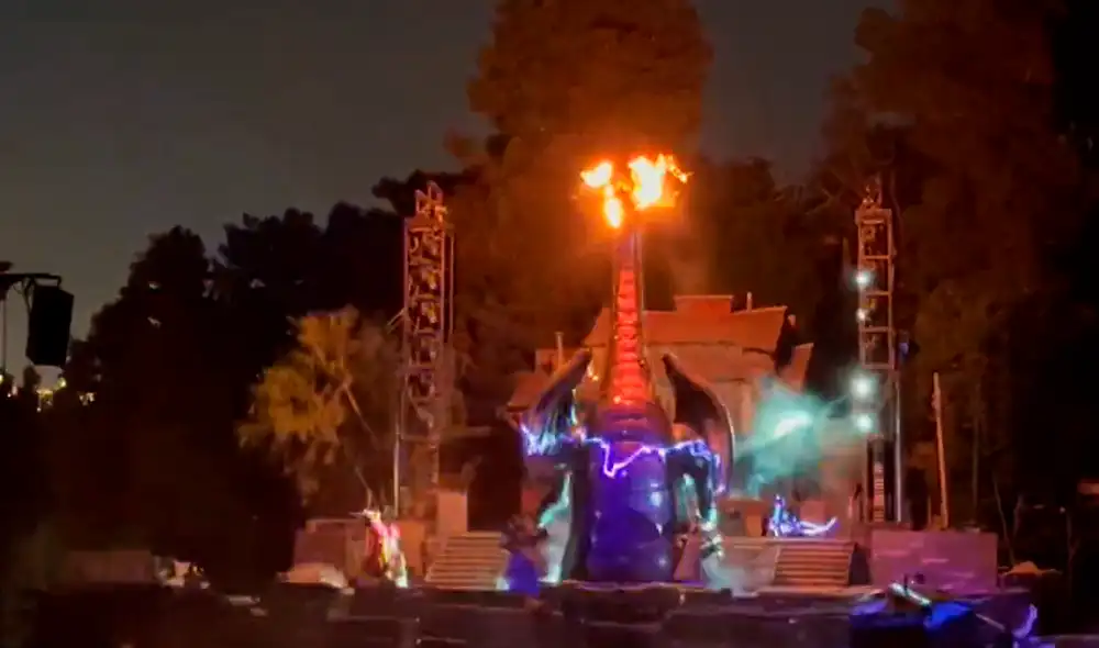 “Debido a circunstancias imprevistas, esta presentación de "Fantasmic!" no puede continuar”, informaron a los visitantes. Foto: Semana. Video: @MelissaLeeGiles / Twitter “Debido a circunstancias imprevistas, esta presentación de "Fantasmic!" no puede continuar”, informaron a los visitantes. Foto: Semana. Video: @MelissaLeeGiles / Twitter