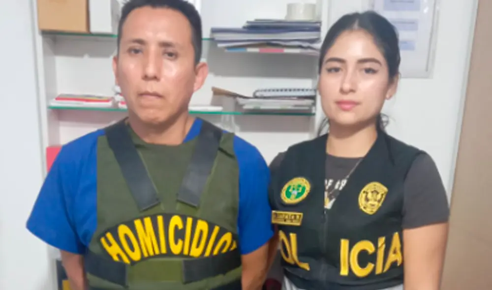 Agentes de la Policía Nacional encontraron en flagrancia al sujeto que se hacía pasar por médico. Foto: PNP/La República Agentes de la Policía Nacional encontraron en flagrancia al sujeto que se hacía pasar por médico. Foto: PNP/La República