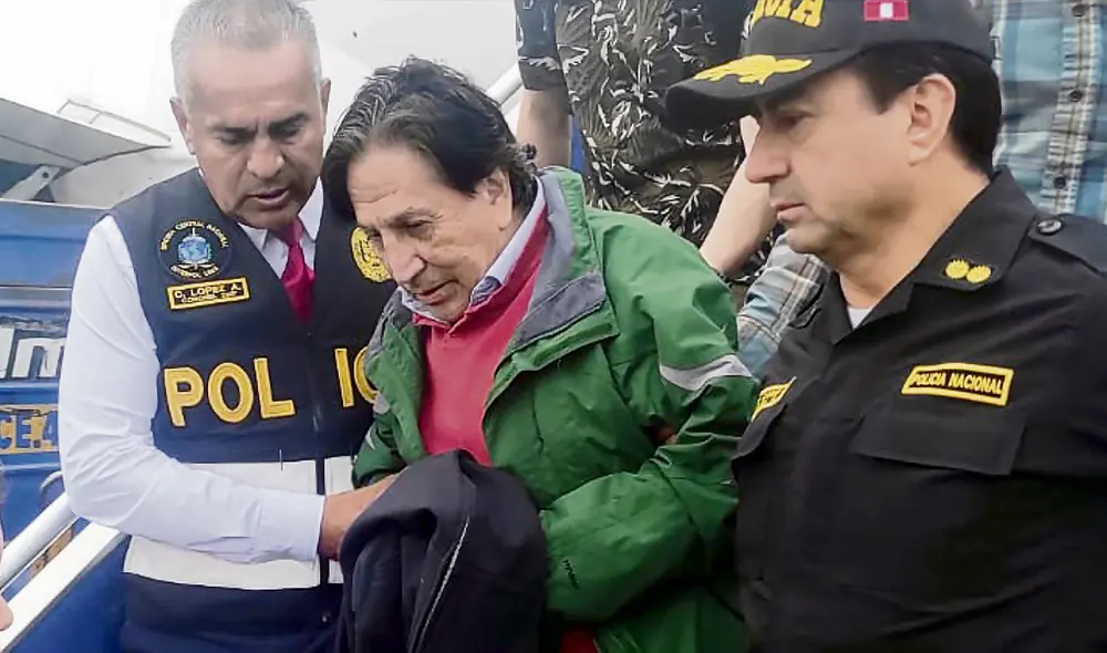 El expresidente Alejandro Toledo llegó caminando, pero por problemas de salud tuvo que realizar sus trámites de ingreso y extradición en una silla de ruedas. Foto: difusión