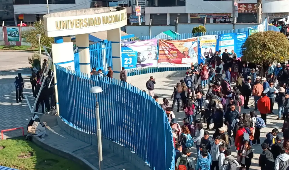 Cerrada. Instalaciones de la UNCP amanecieron cerradas este lunes. Foto: Radio 1550-Facebook Cerrada. Instalaciones de la UNCP amanecieron cerradas este lunes. Foto: Radio 1550-Facebook