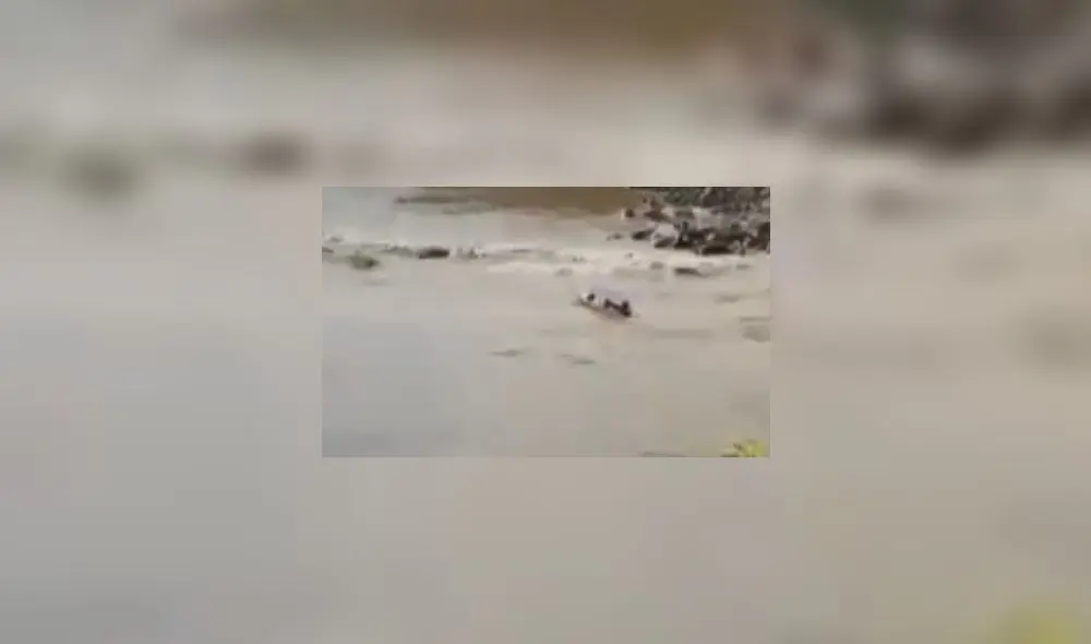 Bote fue arrastrado por turbulentas aguas del río. Foto: captura/Canal N