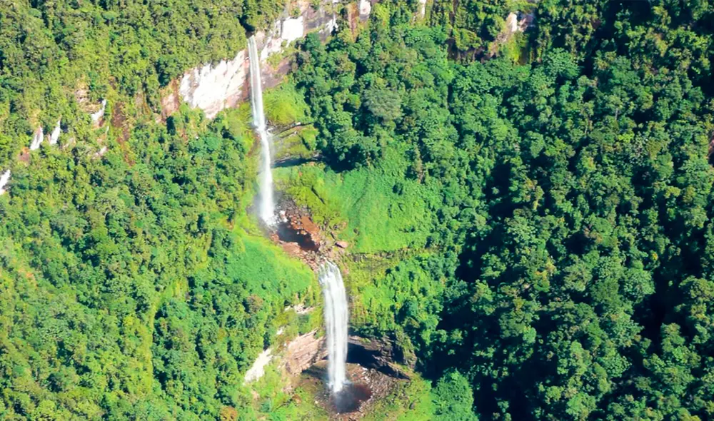 La catarata Las tres hermanas es uno de los atractivos naturales más impactantes en la selva peruana. Foto: Perú Travel La catarata Las tres hermanas es uno de los atractivos naturales más impactantes en la selva peruana. Foto: Perú Travel
