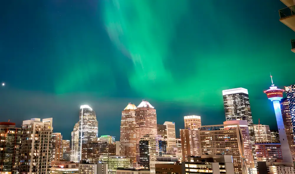 Aurora boreal captada en el cielo de Calgary, en Canadá. Foto: Twitter / @KyleBrittainWX Aurora boreal captada en el cielo de Calgary, en Canadá. Foto: Twitter / @KyleBrittainWX