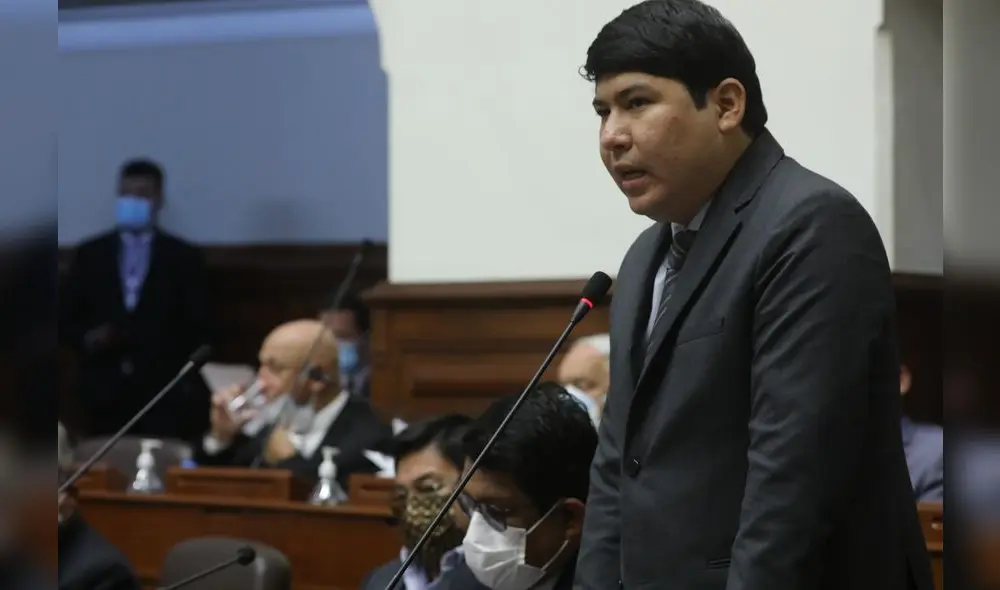 Eduardo Castillo fue acusado de enviarle mensajes amenazantes a su expareja. Foto: Congreso Eduardo Castillo fue acusado de enviarle mensajes amenazantes a su expareja. Foto: Congreso