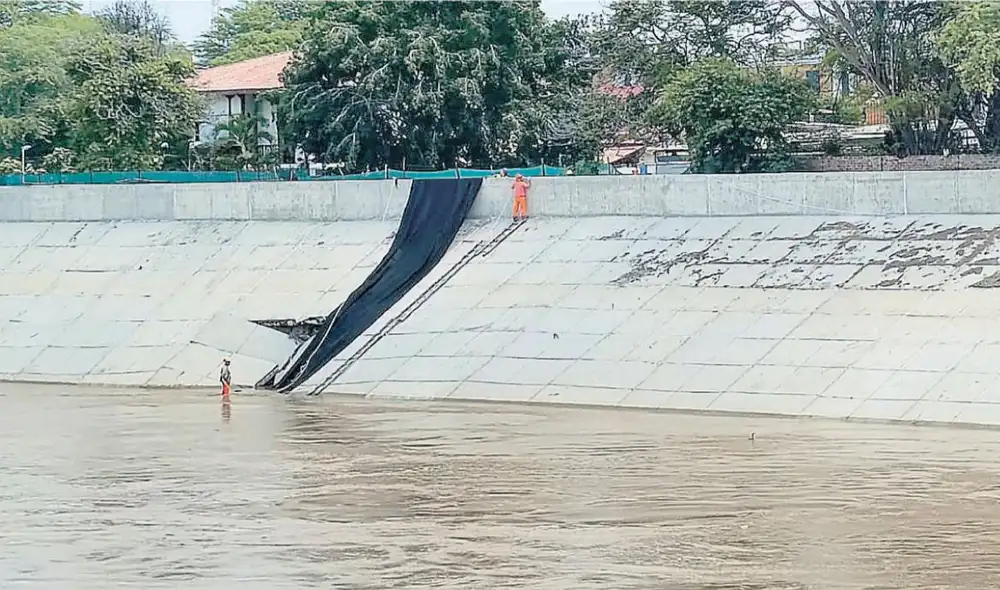 El deterioro de las defensas del río podría originar una nueva inundación en Piura. Foto: La República El deterioro de las defensas del río podría originar una nueva inundación en Piura. Foto: La República
