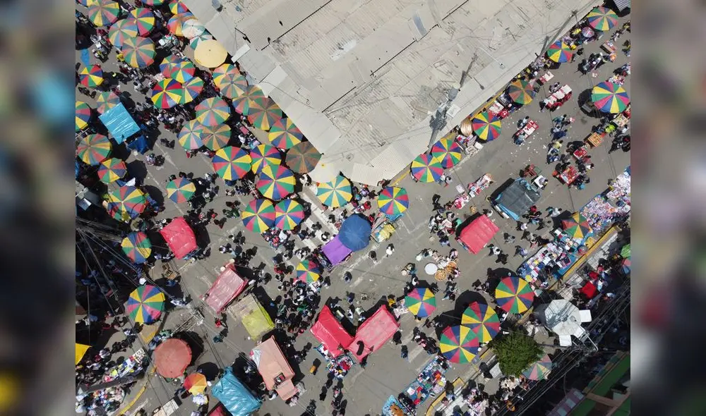 Muchas personas optan por el comercio ambulatorio. Foto: La República