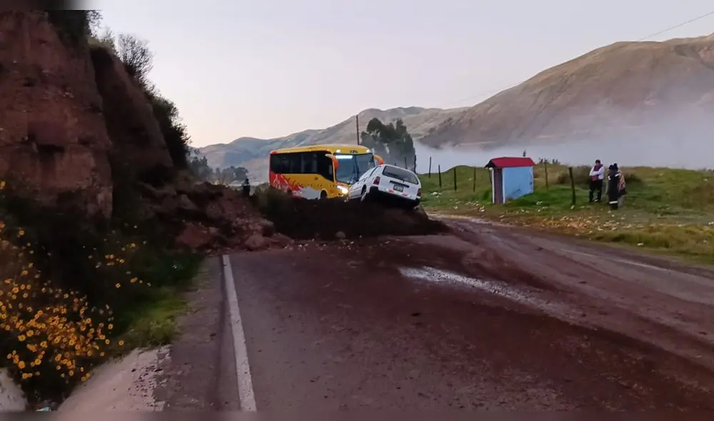 El deslizamiento de tierra se habría generado a causa de canales de regadío. Foto: Alexander Flores/La República - Video: Radio Americana Regional