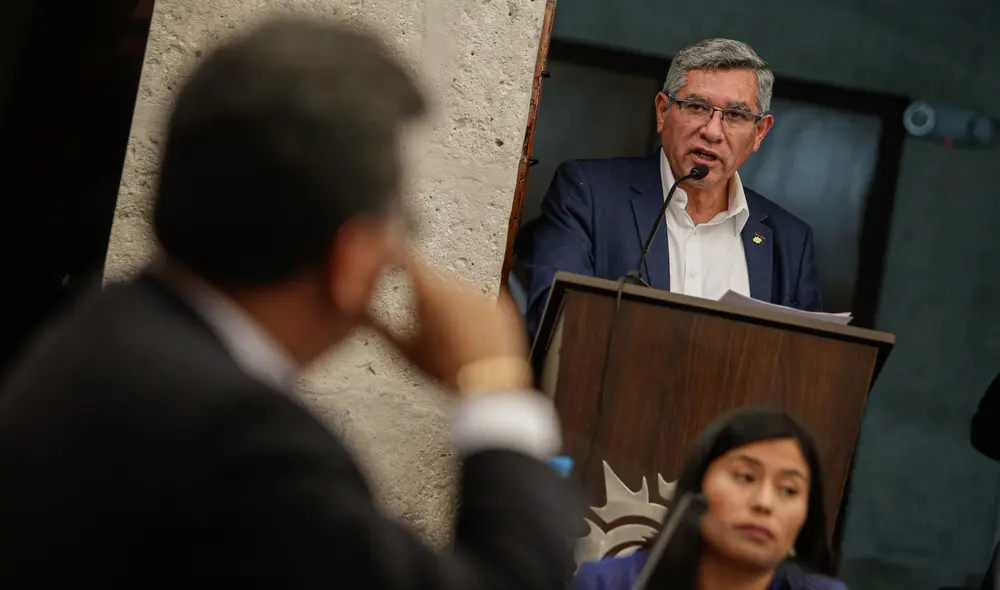 Explicaciones. Gerente general del GRA, Leónidas Zavala, contesto sobre acusación de direccionamiento de parte de exjefe de Logística, Slender Andia.Foto: Rodrigo Talavera/ La República Explicaciones. Gerente general del GRA, Leónidas Zavala, contesto sobre acusación de direccionamiento de parte de exjefe de Logística, Slender Andia.Foto: Rodrigo Talavera/ La República