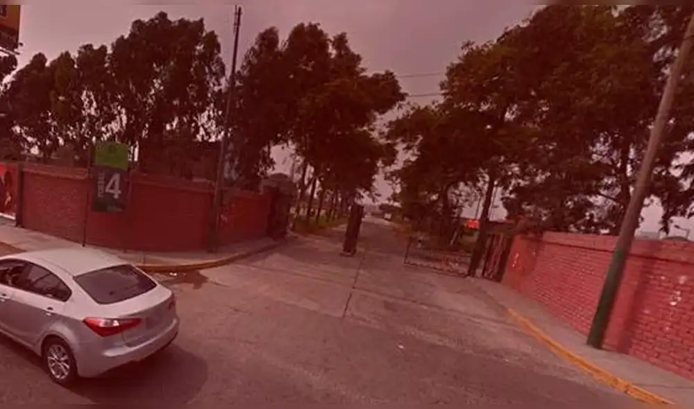 los delincuentes aprovecharon la oscuridad de la zona para romper las lunas de los vehículos. Foto: Google Maps los delincuentes aprovecharon la oscuridad de la zona para romper las lunas de los vehículos. Foto: Google Maps