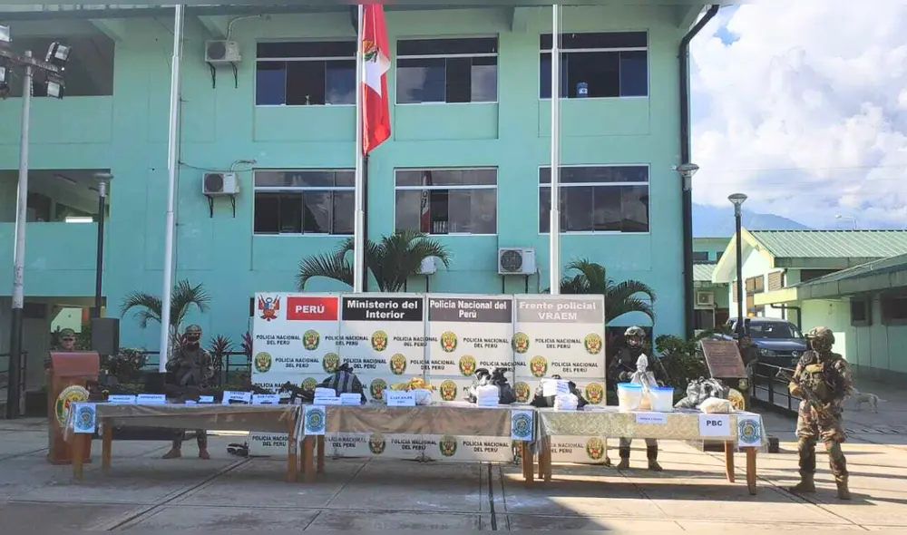 Se hallaron dos fusiles AR-15 y AKM-65. Foto: PNP