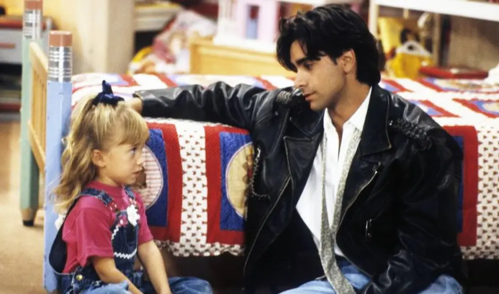 John Stamos perdió los papeles en el set de "Full house" y pidió el despido de las gemelas Olsen. Foto: CNN
