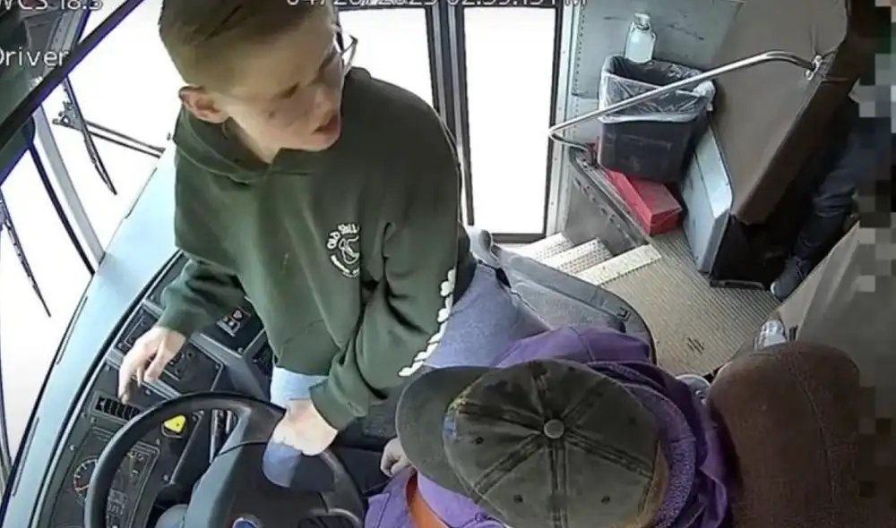 Gracias a su valiente acción, el niño de 13 años evitó una tragedia. Foto: captura de video/CNN Gracias a su valiente acción, el niño de 13 años evitó una tragedia. Foto: captura de video/CNN