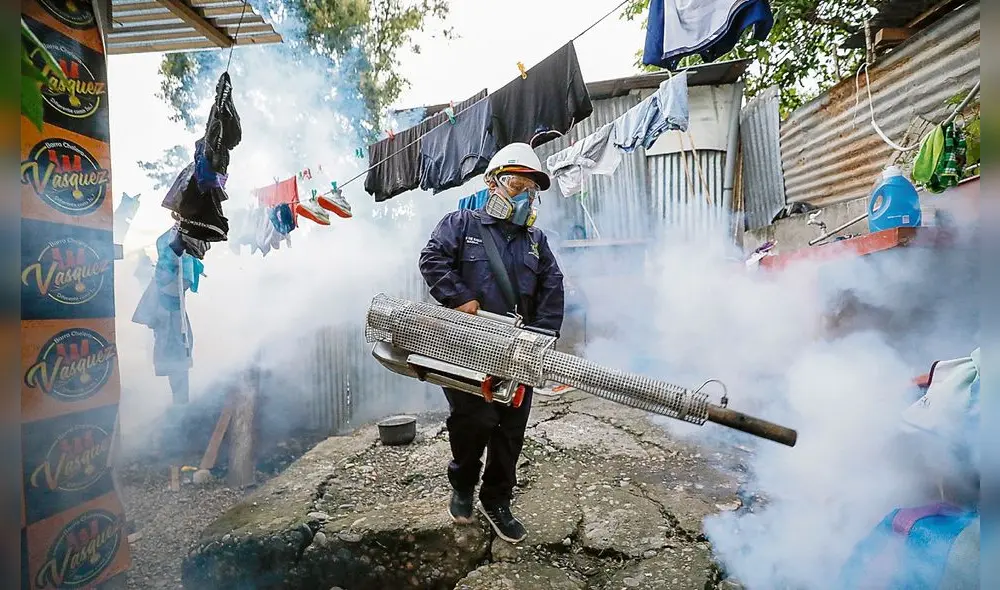 Las brigadas de fumigación continúan trabajando en el norte y centro del país. Foto: archivo LR