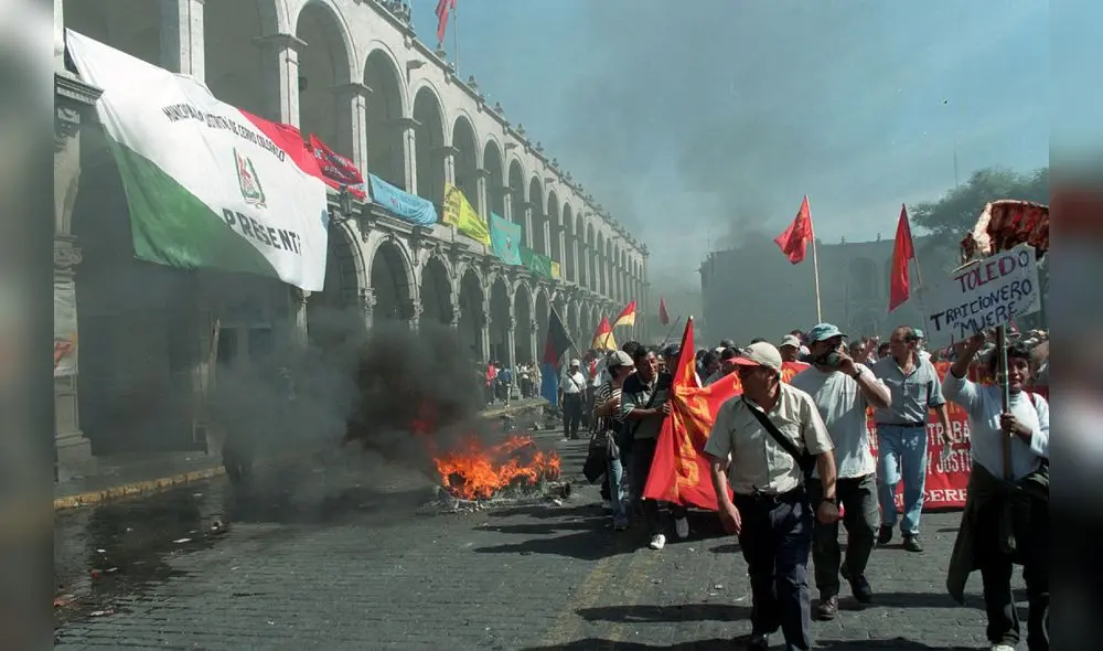 Junio de revoluciones. Arequipa salió a las calles no solo a defender la intangibilidad de las empresas públicas, también a exigir la palabra empeñada. Foto: La República.