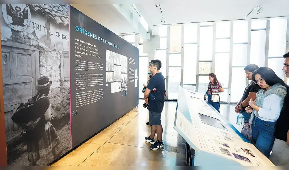 Memoria para todos. Cientos de personas recorrieron las instalaciones del LUM para conocer más sobre la época de violencia política en el Perú. Foto: Félix Contreras/La República
