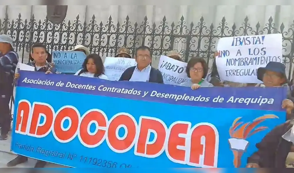Docentes exigen oportunidades de trabajo. Foto: captura/Diario El Pueblo Docentes exigen oportunidades de trabajo. Foto: captura/Diario El Pueblo