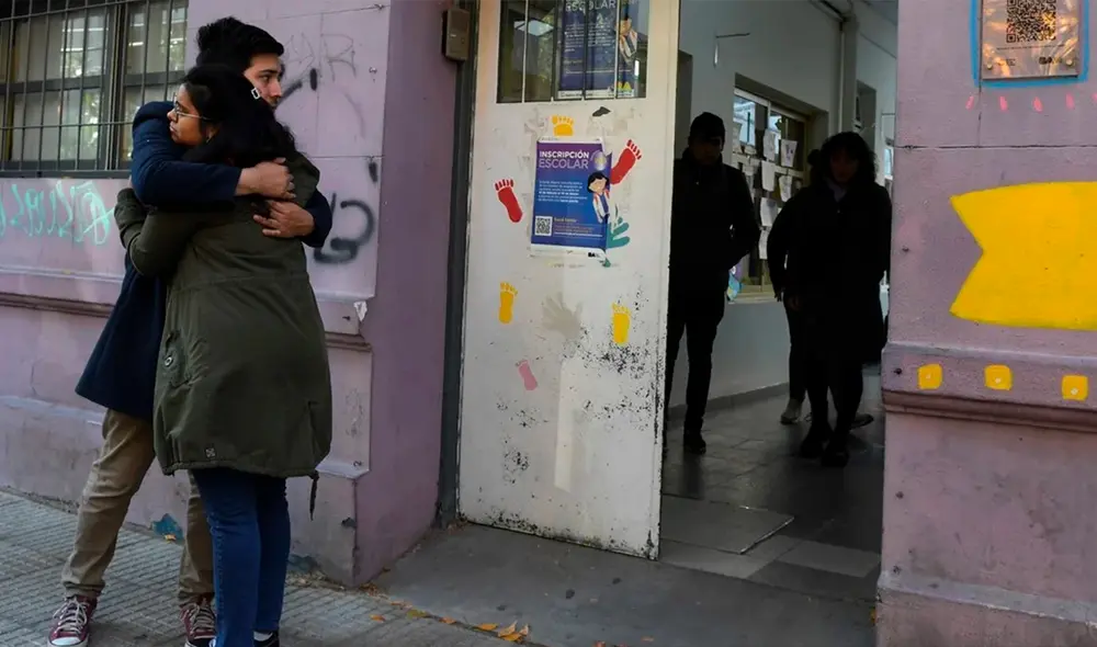 Padres y madres de la institución de Argentina denunciaron a las 3 profesoras. Foto: Telam