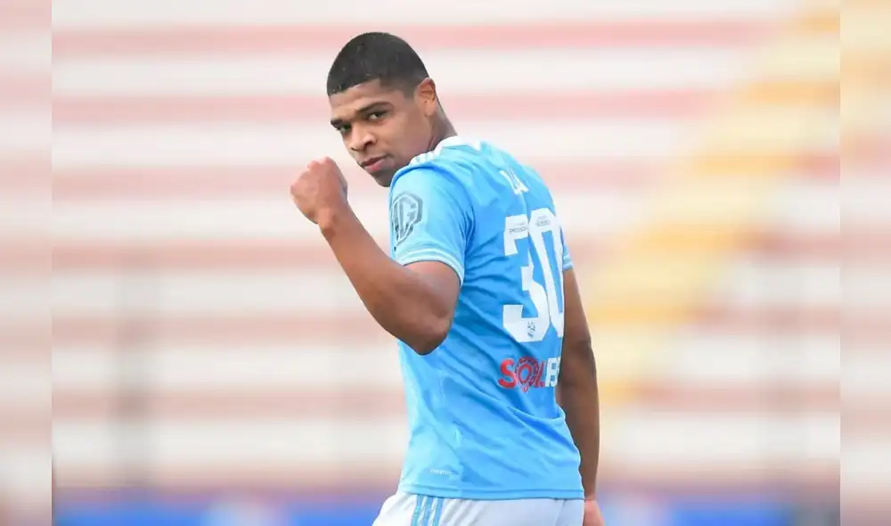 Percy Liza debutó como profesional en Sporting Cristal. Foto: Liga 1